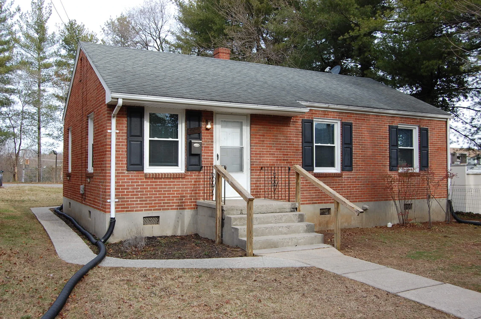 2527 Sanford AVE - Photo 12