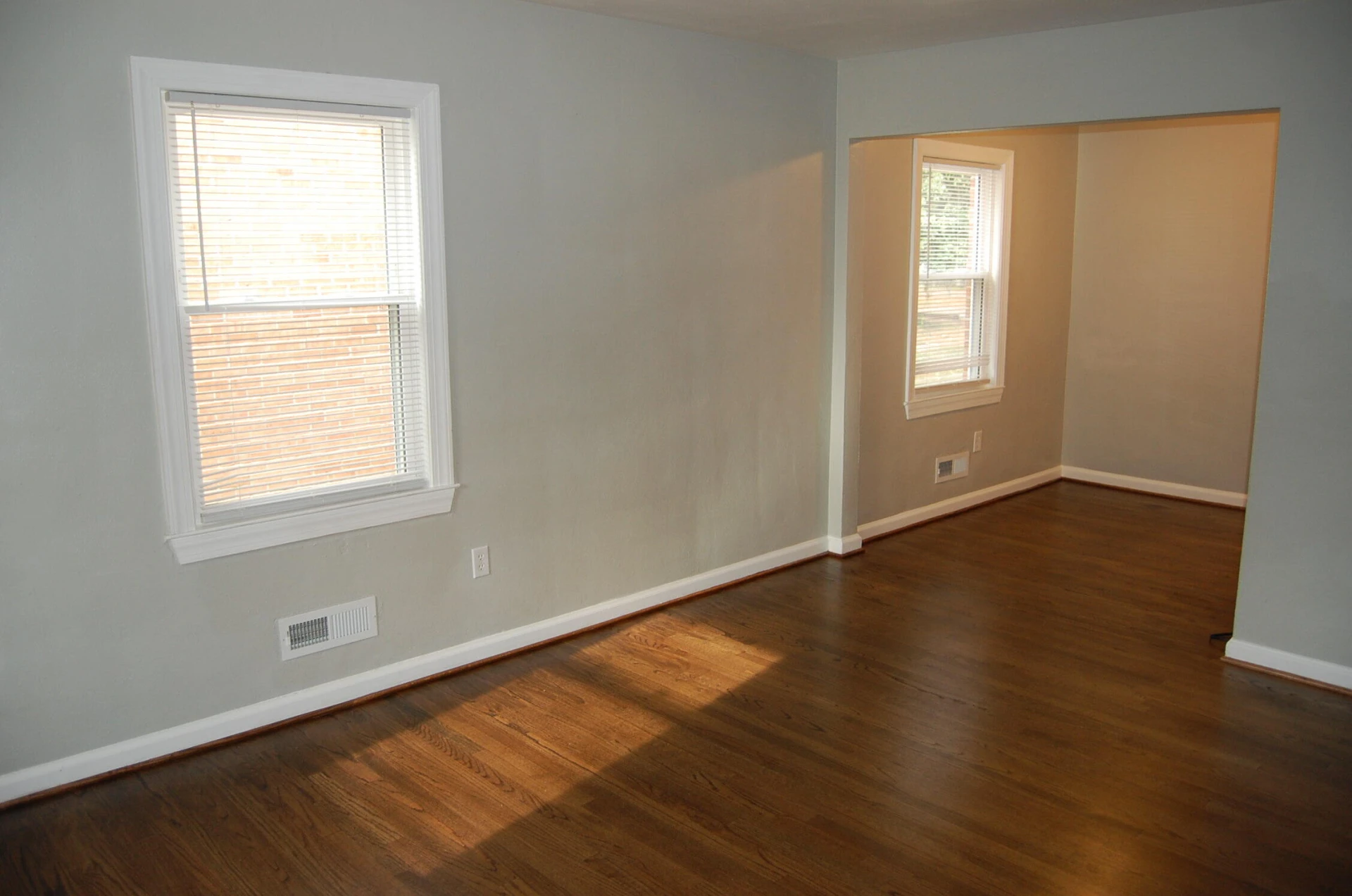 2527 Sanford AVE - Photo 2
