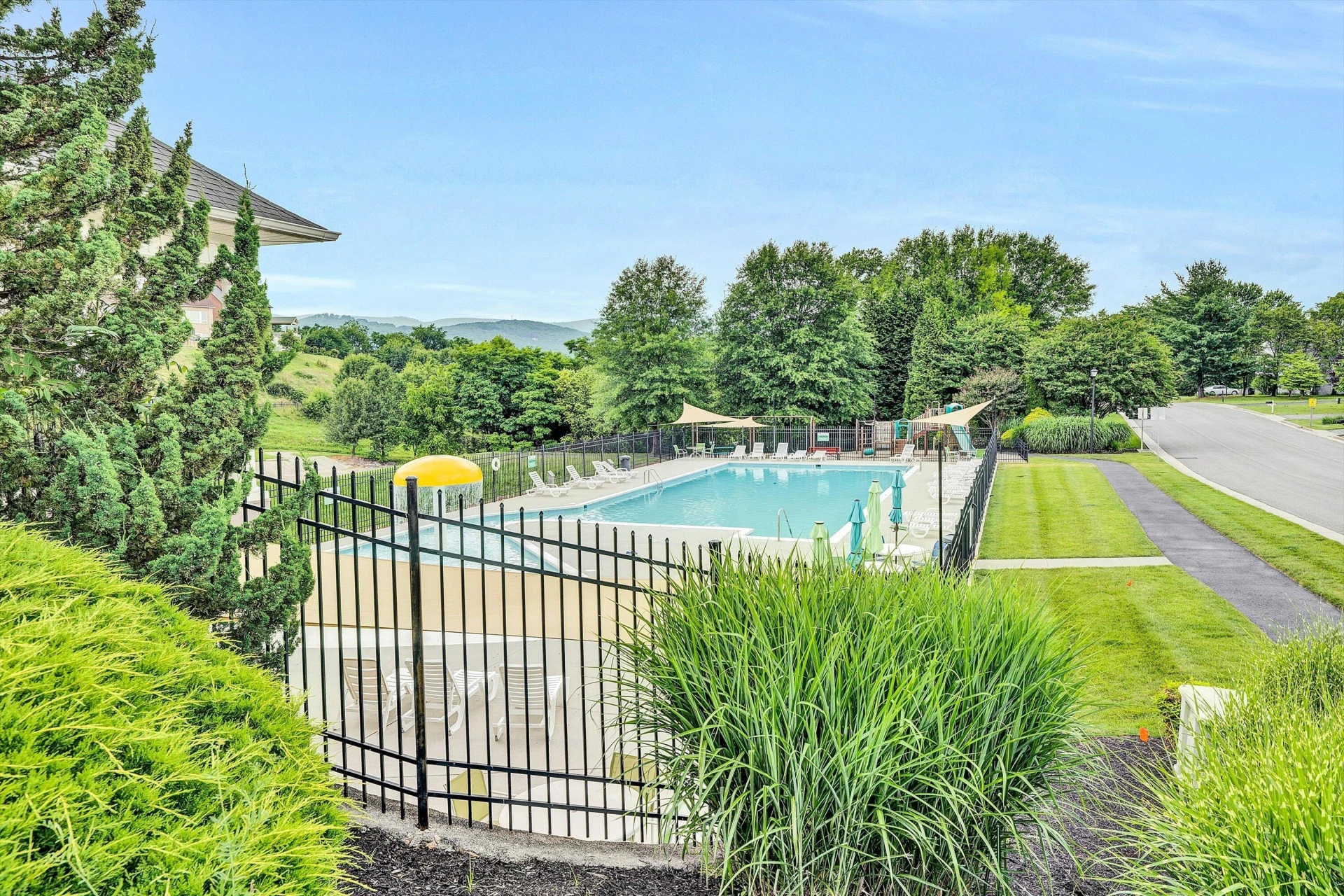 1744 High Gate LN - Photo 48