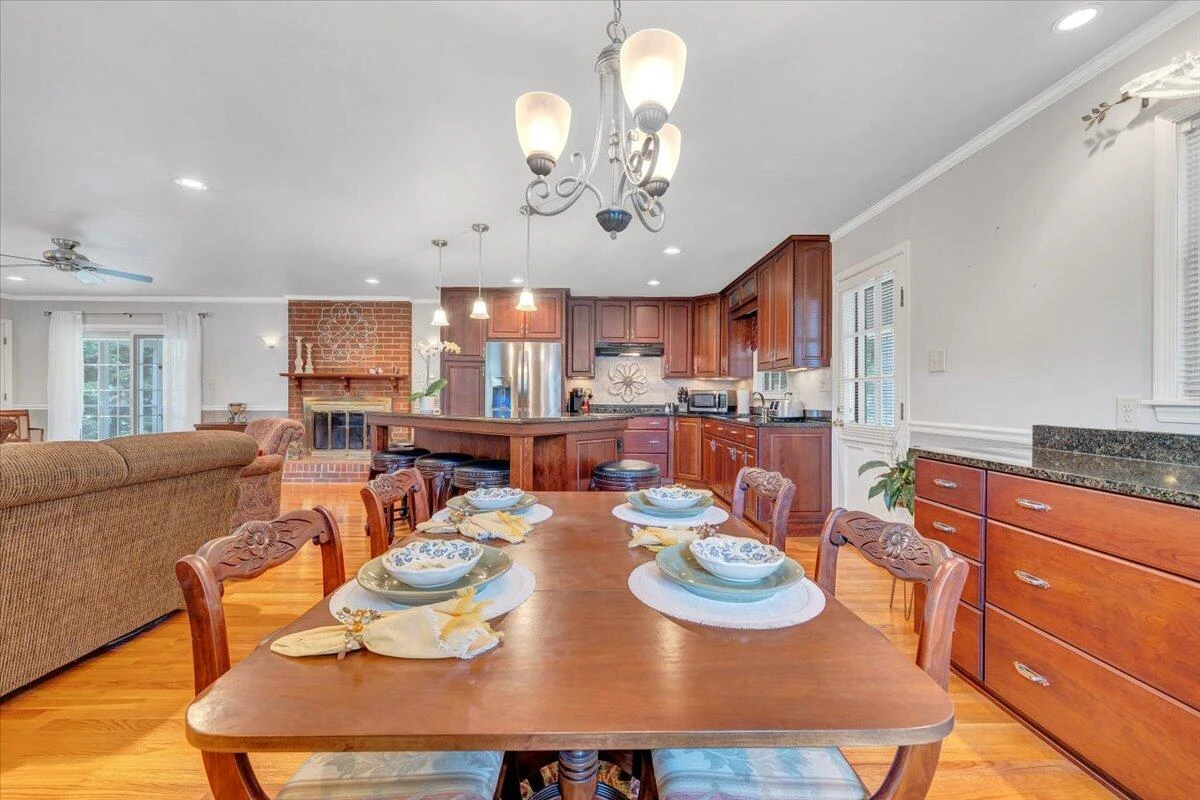 5022 Cave Spring LN - Photo 17
