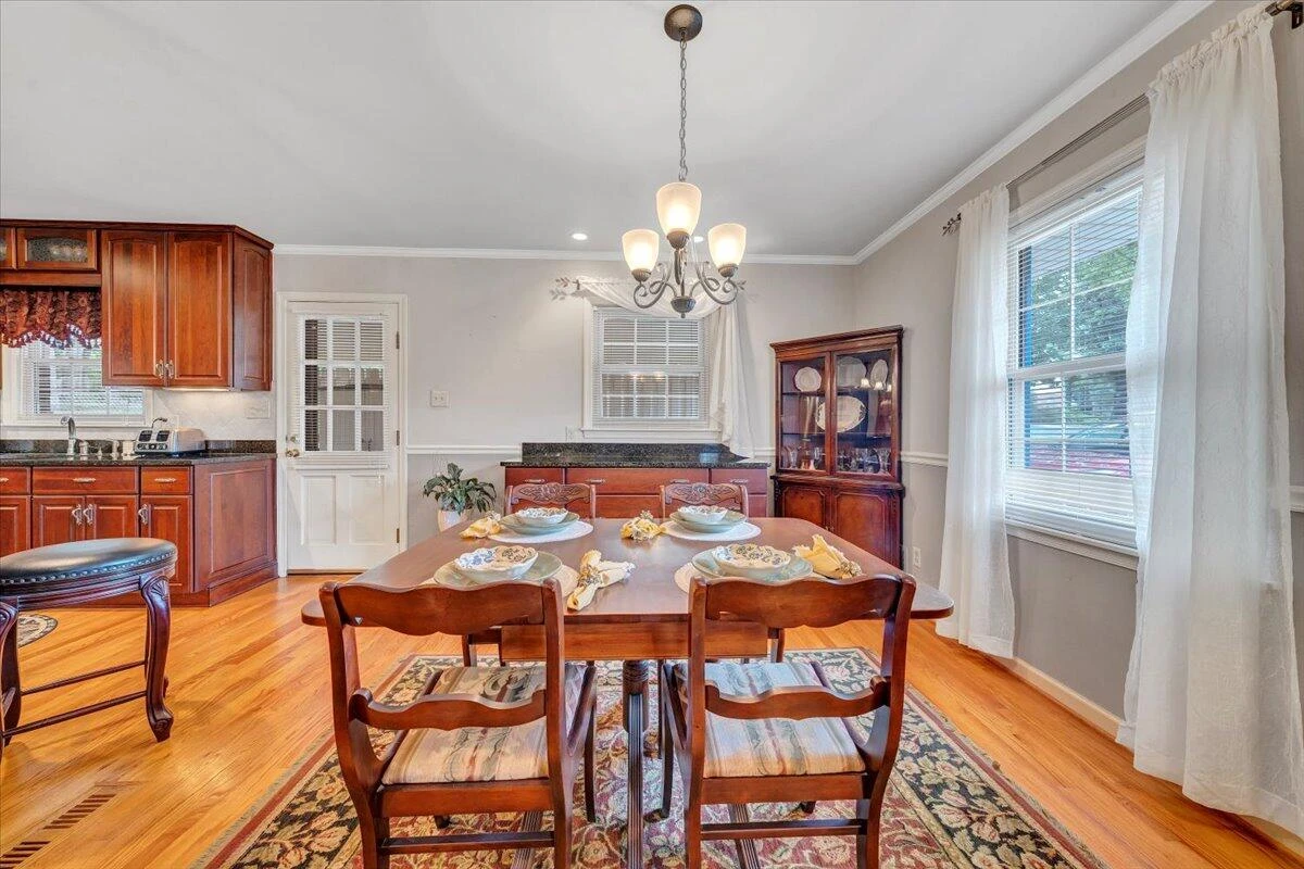 5022 Cave Spring LN - Photo 18
