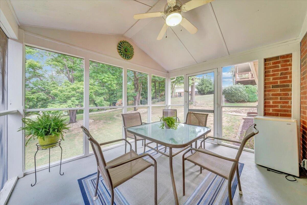 5022 Cave Spring LN - Photo 20
