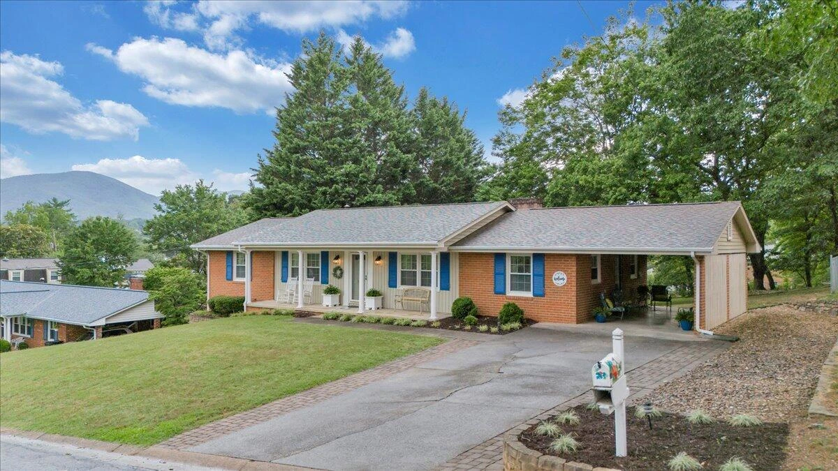 5022 Cave Spring LN - Photo 52