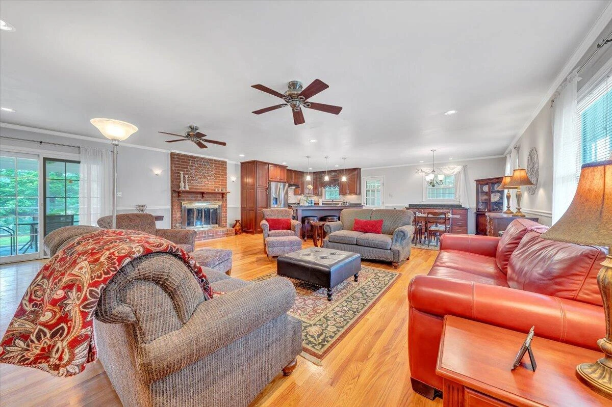 5022 Cave Spring LN - Photo 8