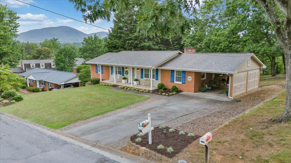 5022 Cave Spring LN - Photo 53