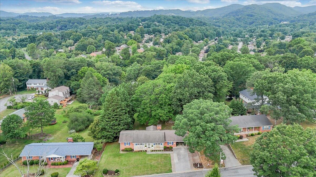 5022 Cave Spring LN - Photo 58