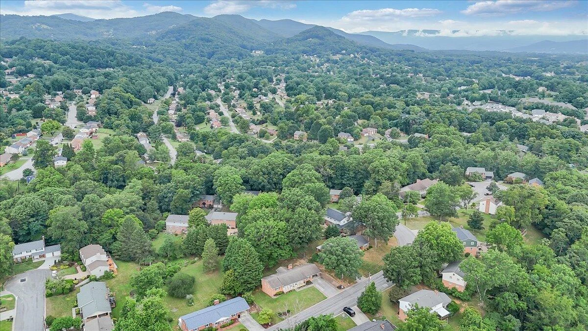 5022 Cave Spring LN - Photo 62