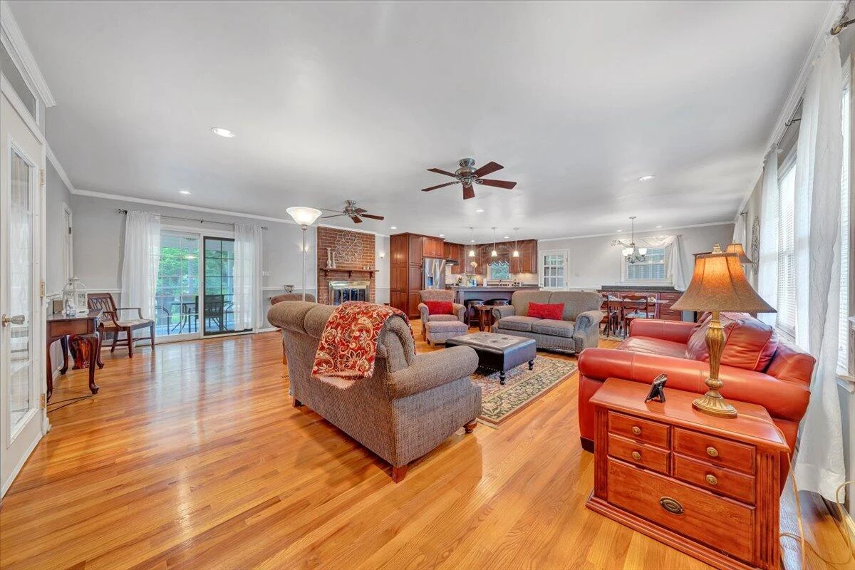 5022 Cave Spring LN - Photo 9