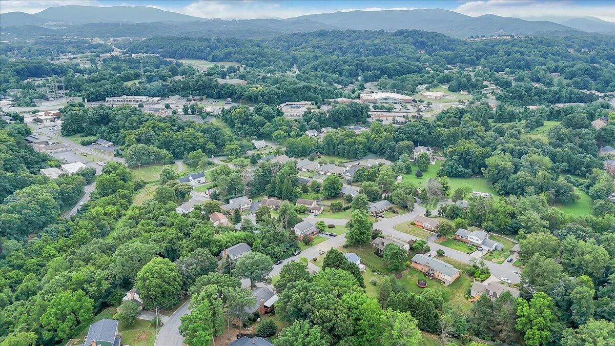 5022 Cave Spring LN - Photo 68