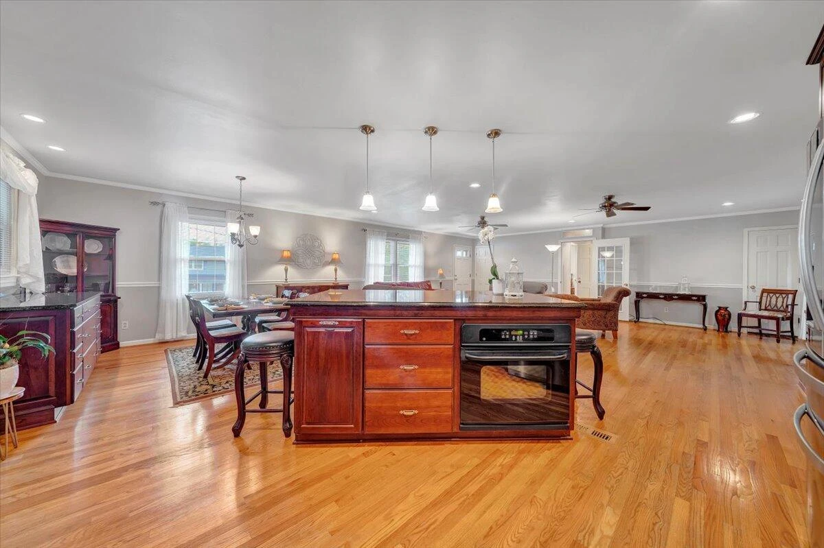 5022 Cave Spring LN - Photo 11