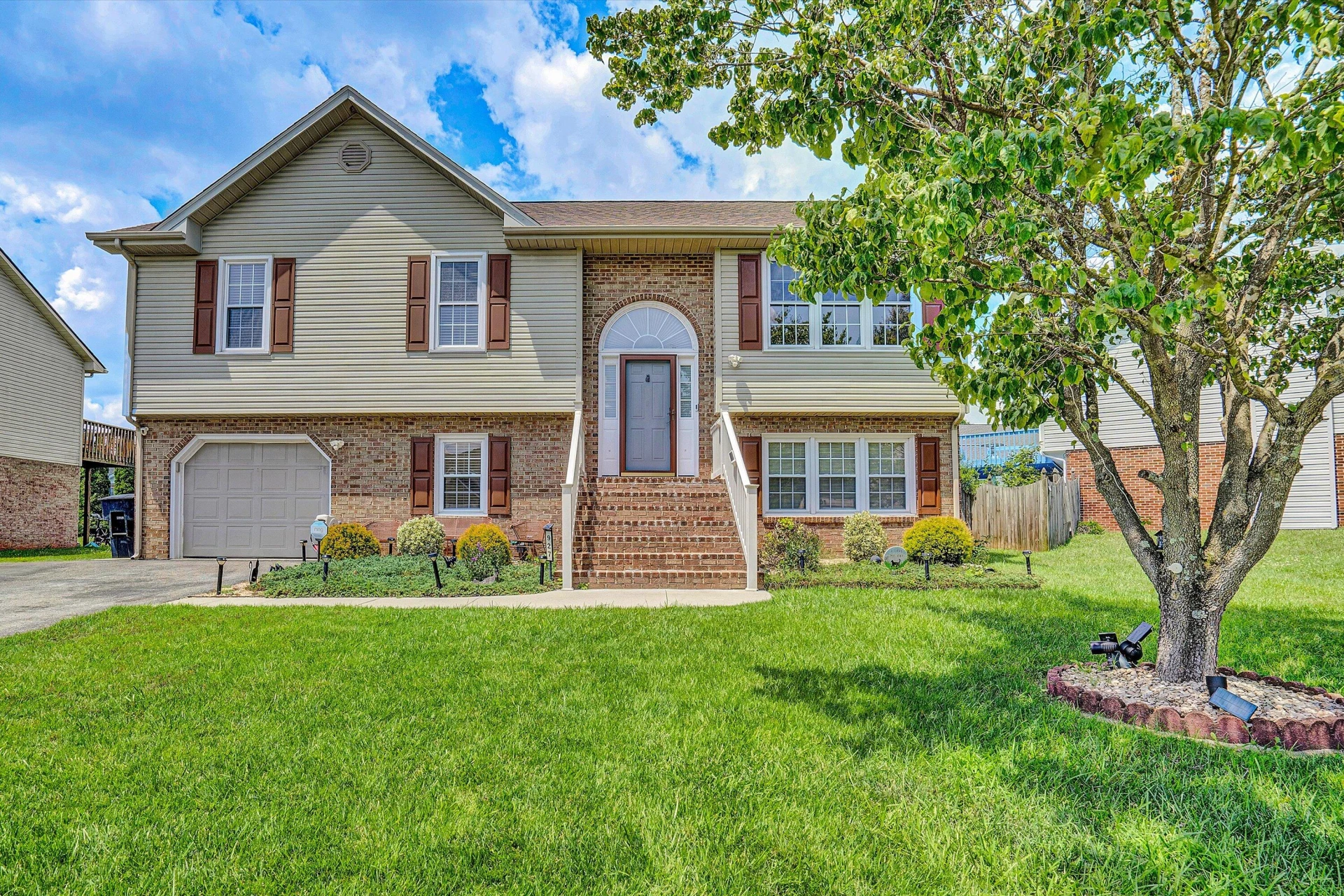 927 Harmon CIR