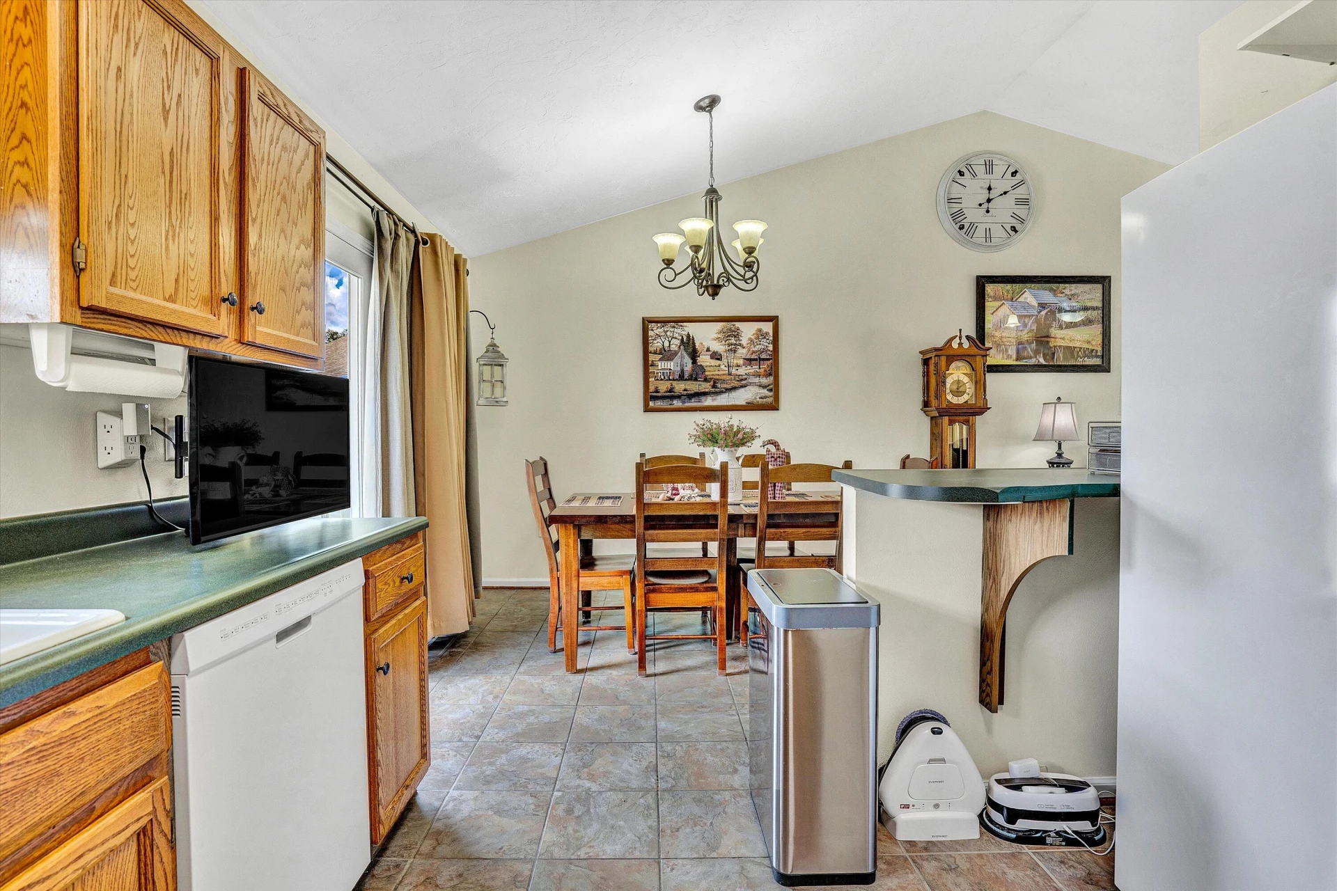 927 Harmon CIR - Photo 10