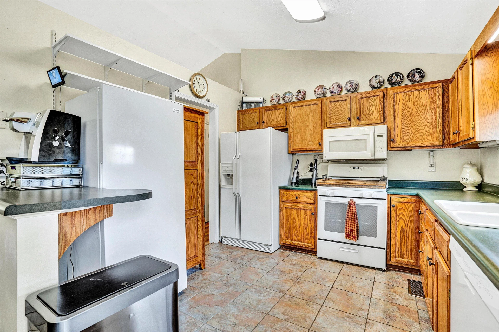 927 Harmon CIR - Photo 12