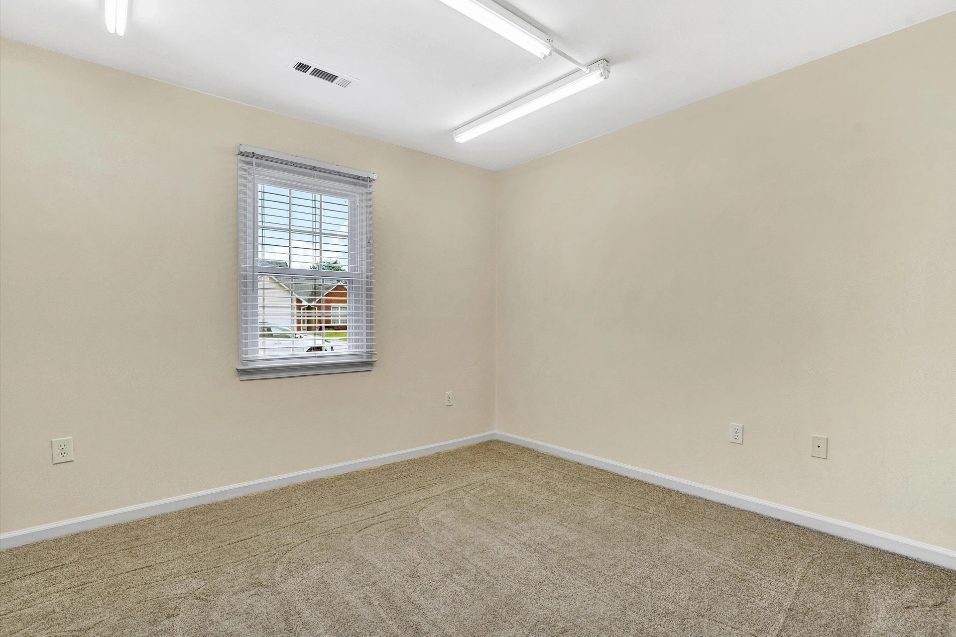 927 Harmon CIR - Photo 32