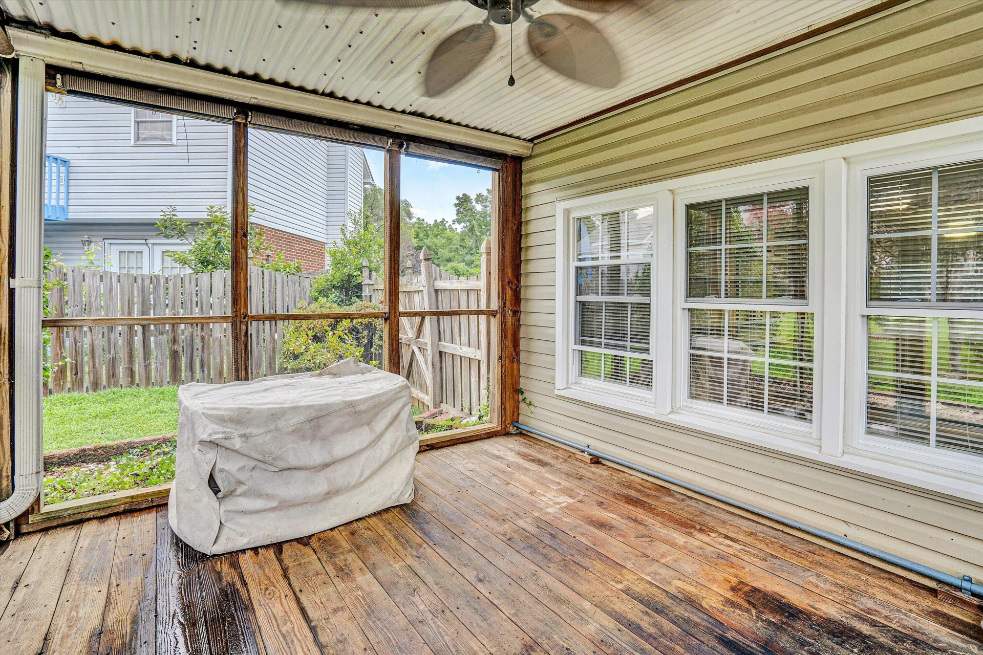 927 Harmon CIR - Photo 37