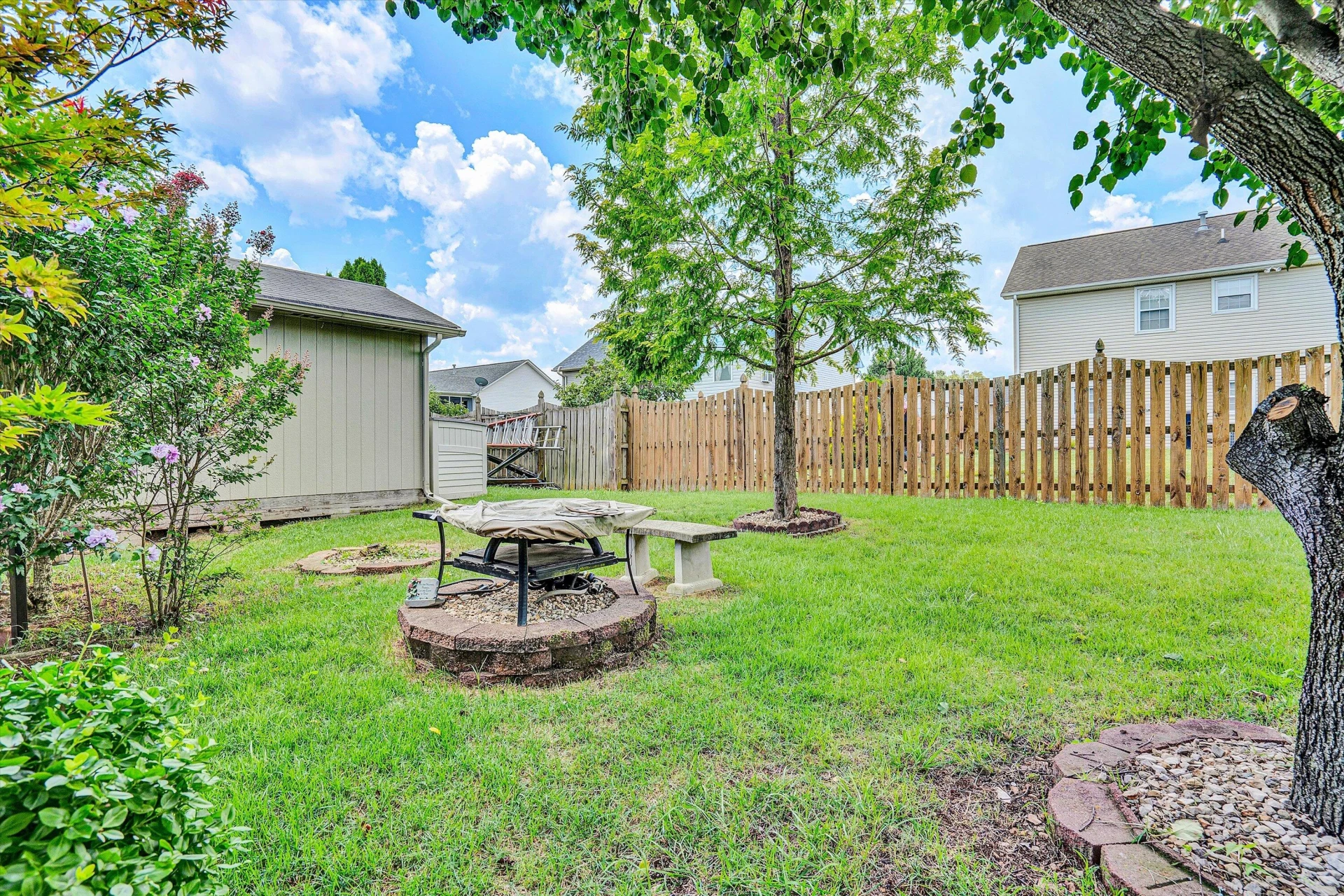 927 Harmon CIR - Photo 44
