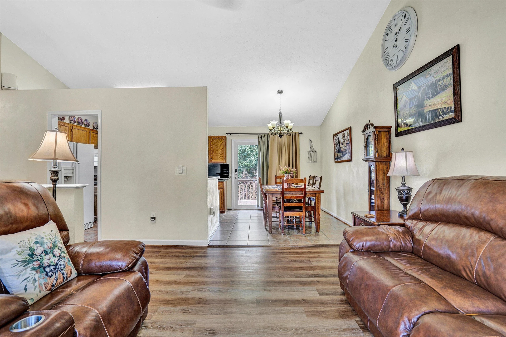 927 Harmon CIR - Photo 7