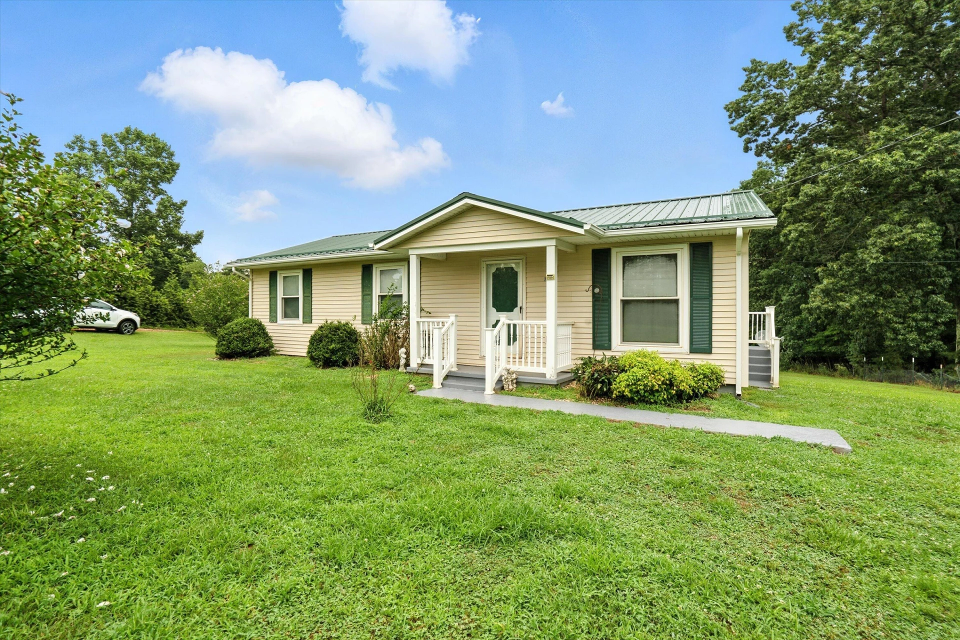 1130 DEEPWOODS RD - Photo 3