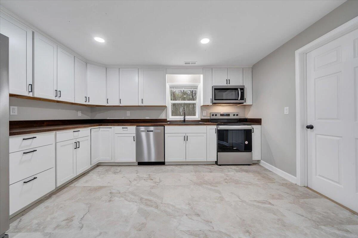 6346 Blacksburg RD - Photo 12