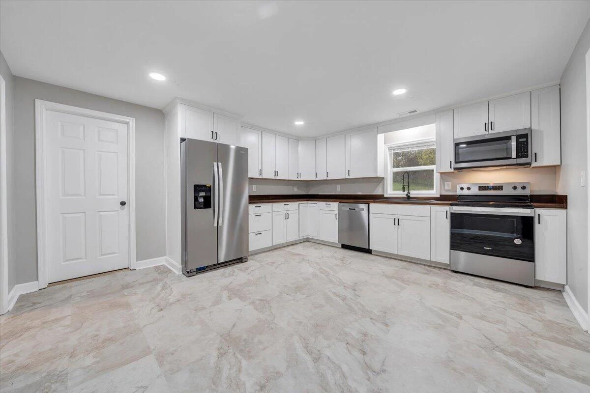 6346 Blacksburg RD - Photo 13