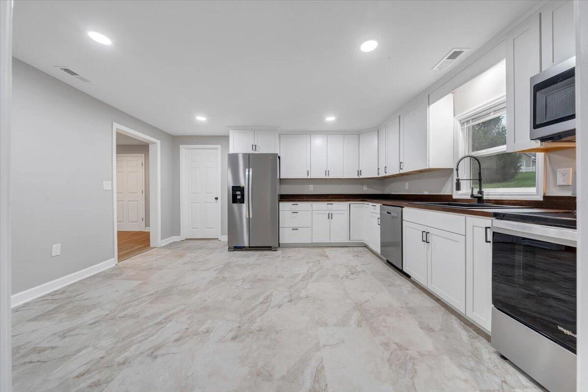 6346 Blacksburg RD - Photo 14