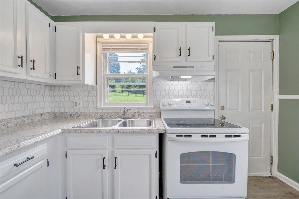 2546 Denniston AVE - Photo 9