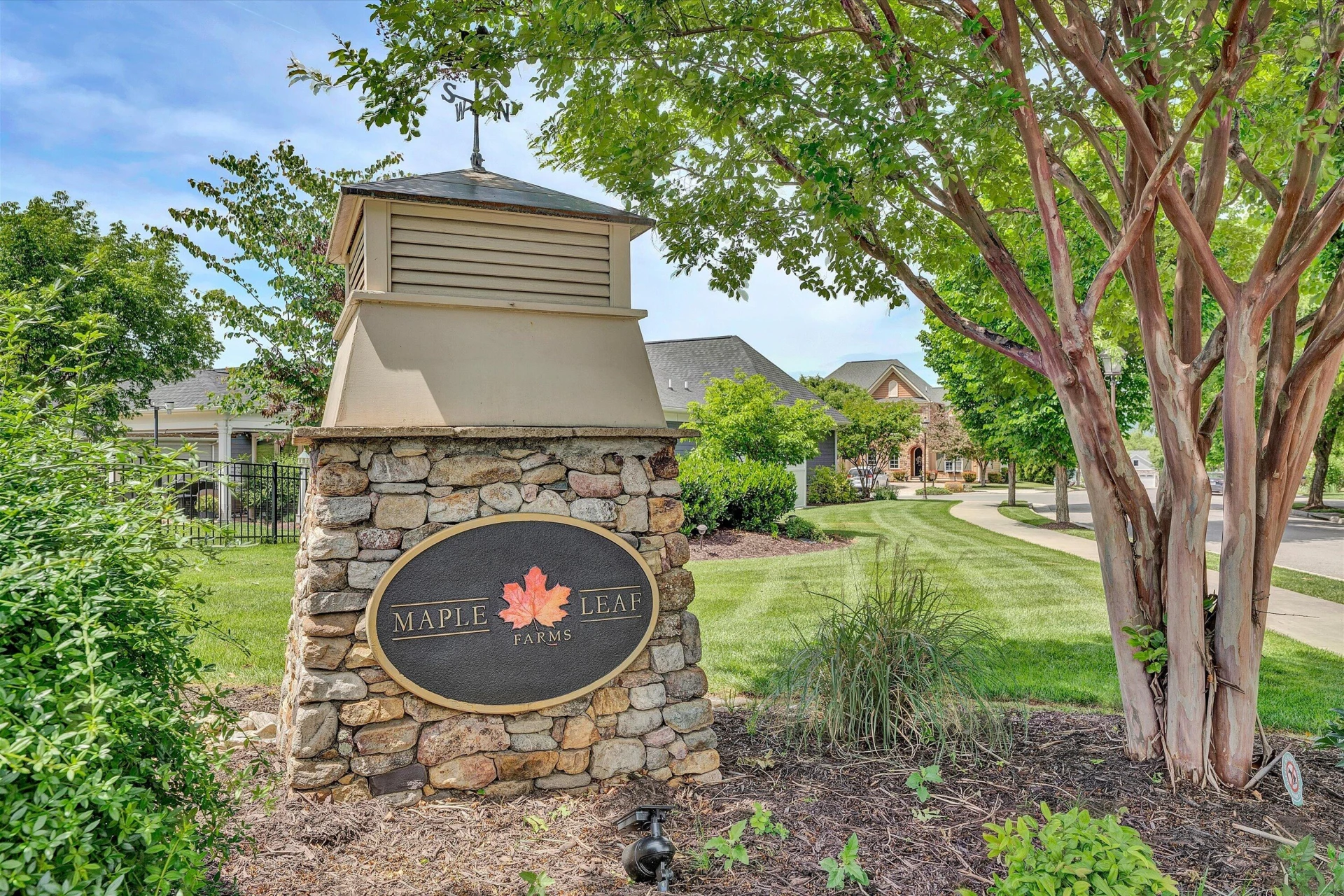 4409 Greenlace CIR - Photo 2