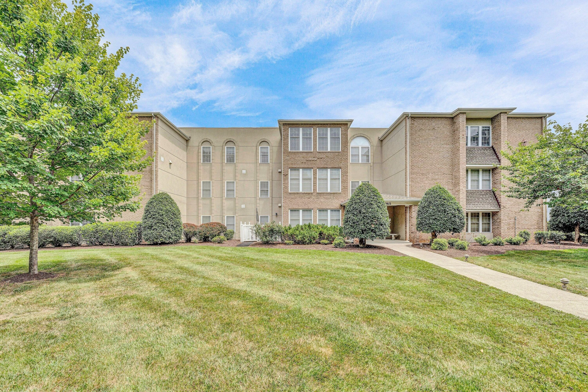 4865 Glen Ivy LN #208