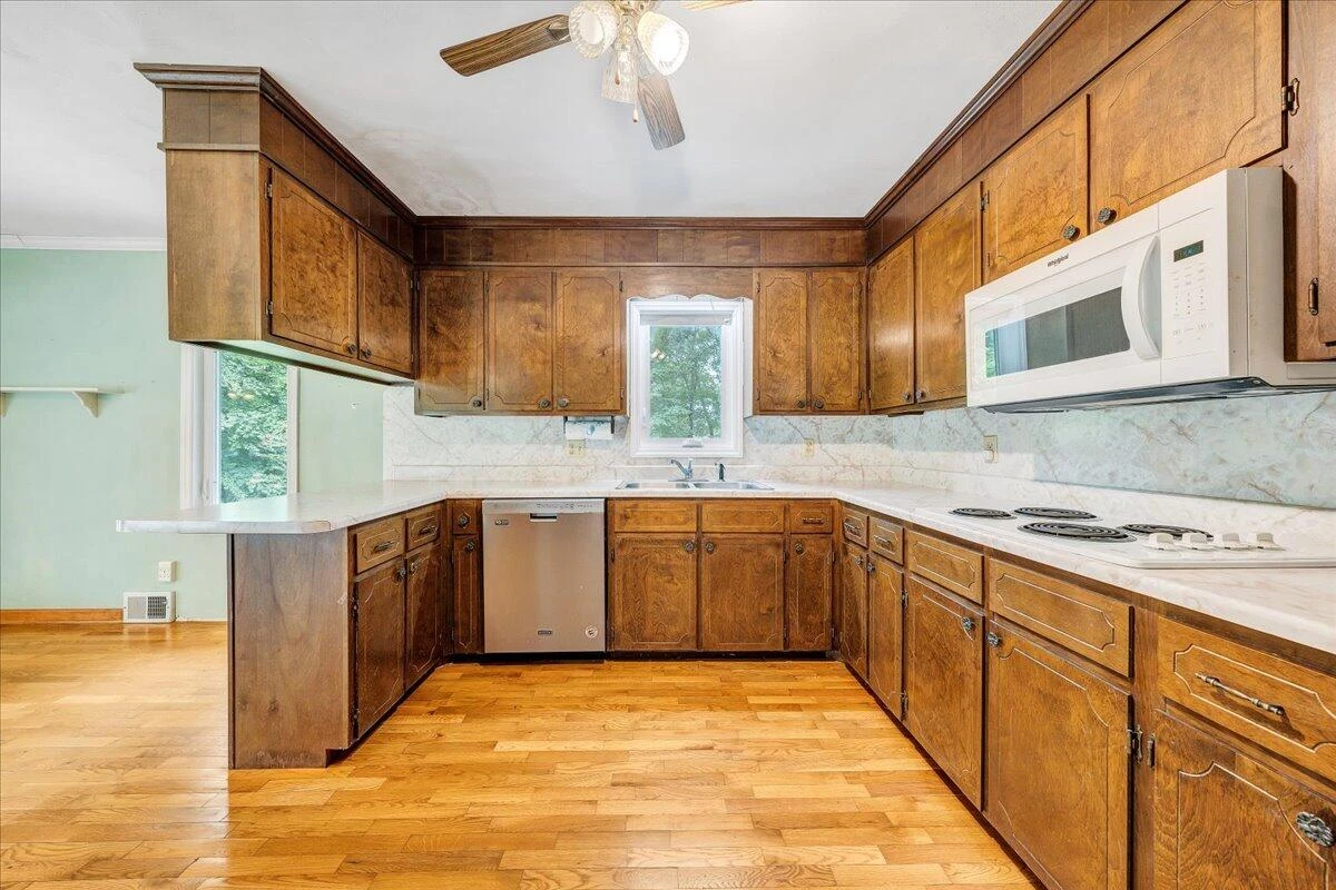 1075 Lovely Valley RD - Photo 13