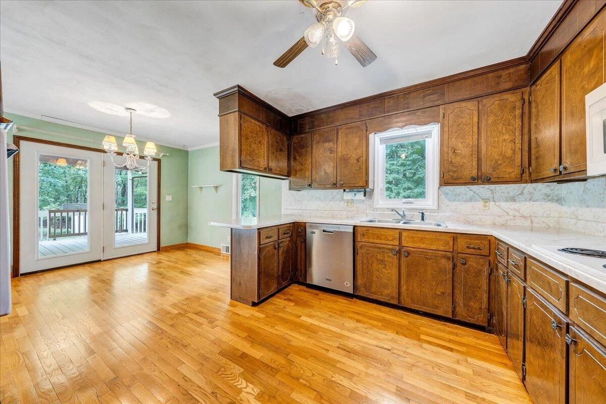 1075 Lovely Valley RD - Photo 14