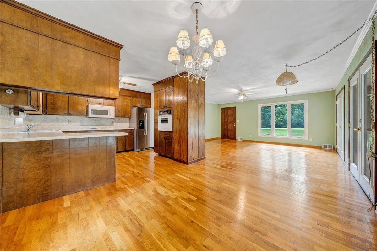 1075 Lovely Valley RD - Photo 4