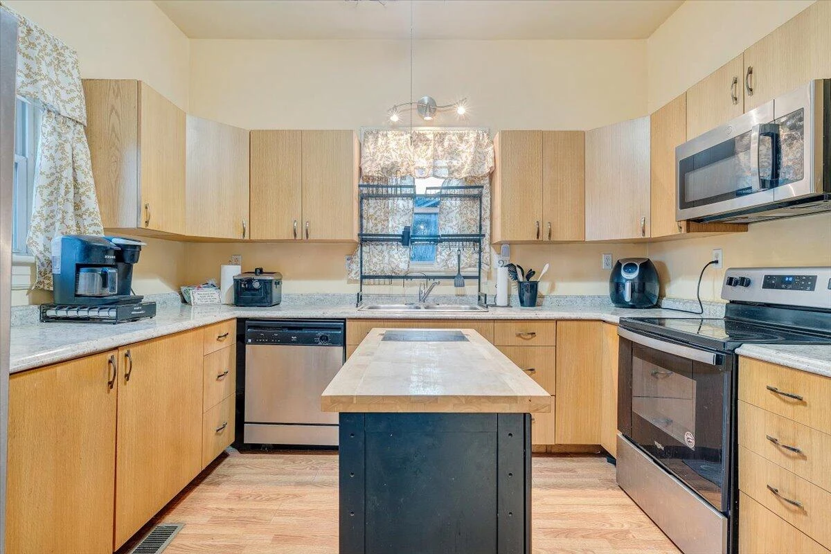 1109 Morehead AVE - Photo 12