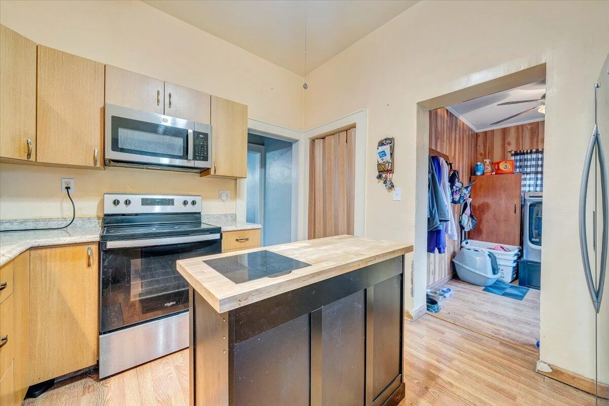 1109 Morehead AVE - Photo 14