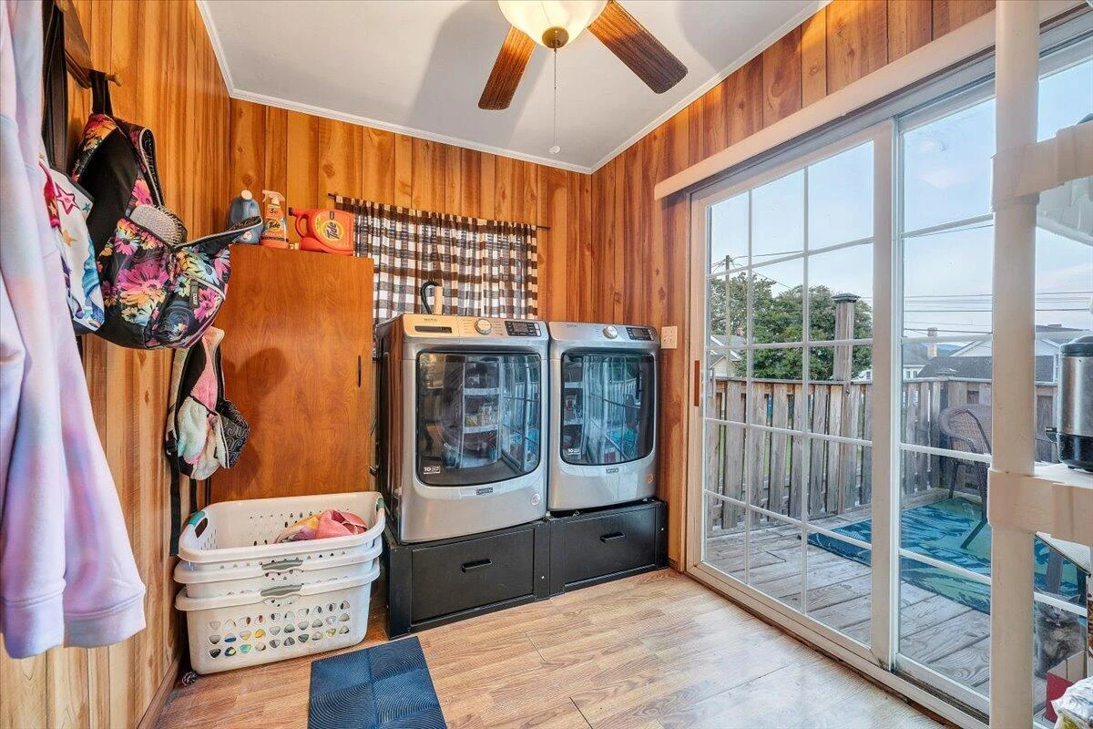 1109 Morehead AVE - Photo 15