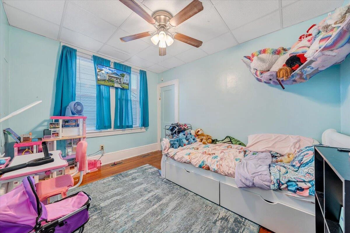 1109 Morehead AVE - Photo 17