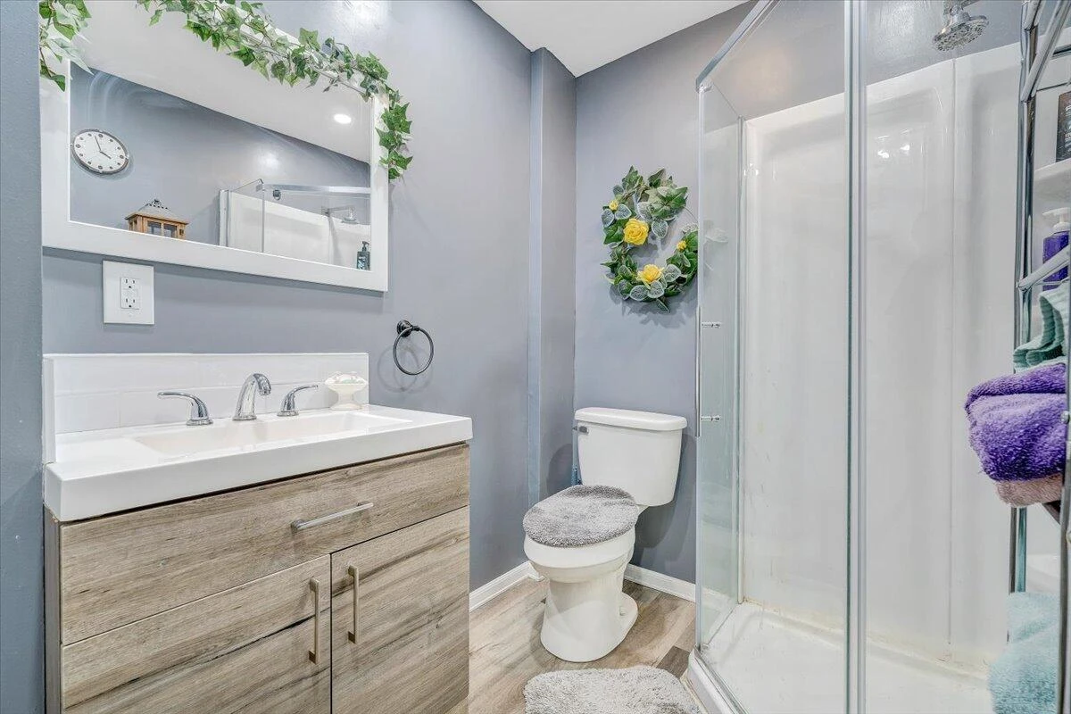 1109 Morehead AVE - Photo 18
