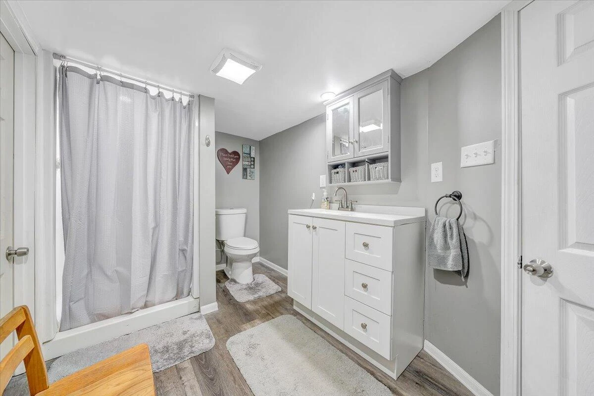 1109 Morehead AVE - Photo 20