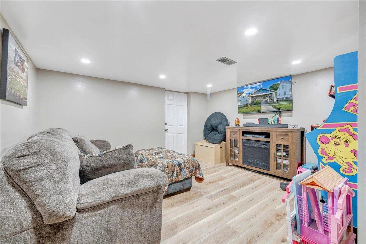 1109 Morehead AVE - Photo 22