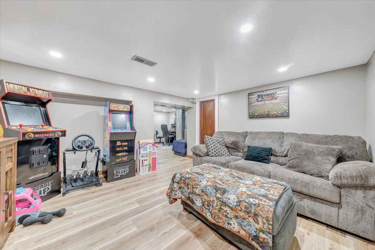 1109 Morehead AVE - Photo 23