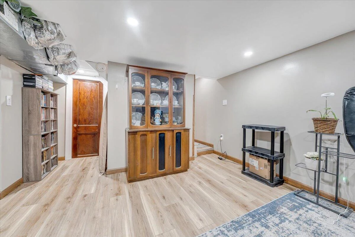 1109 Morehead AVE - Photo 25
