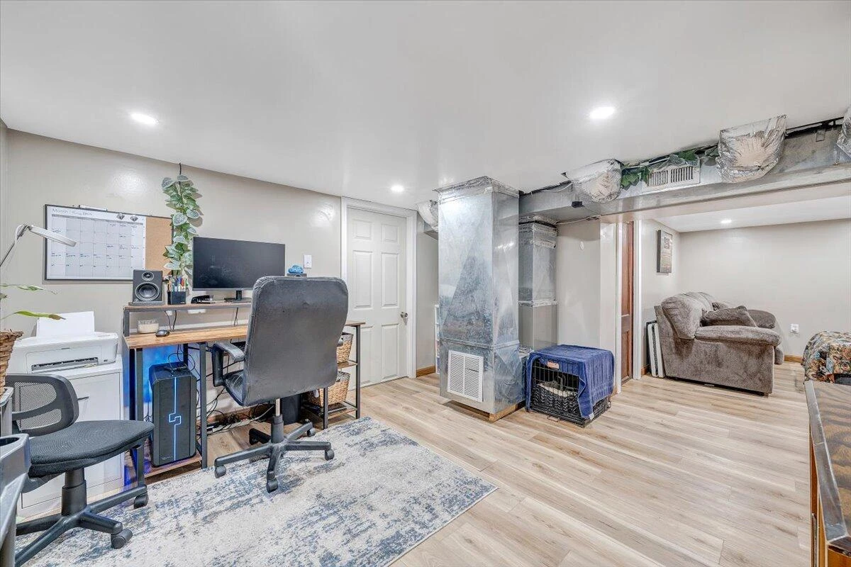 1109 Morehead AVE - Photo 27