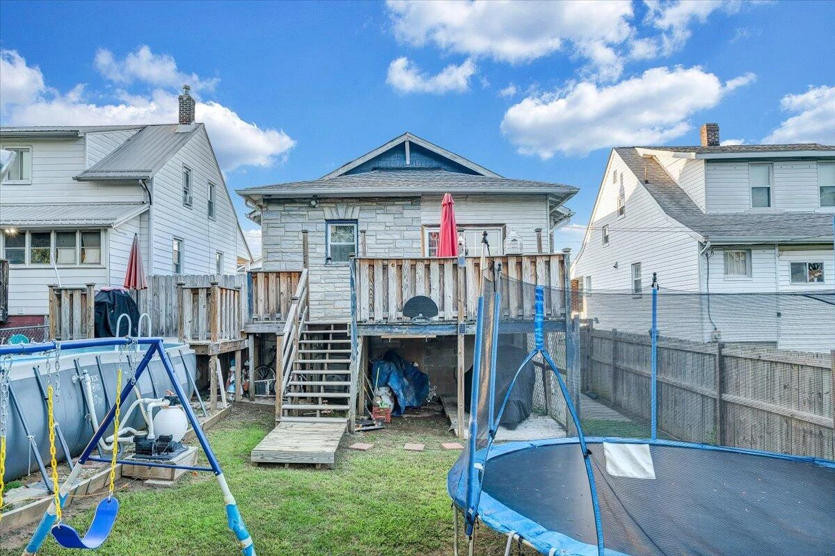 1109 Morehead AVE - Photo 29