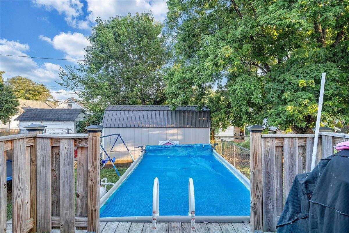 1109 Morehead AVE - Photo 30