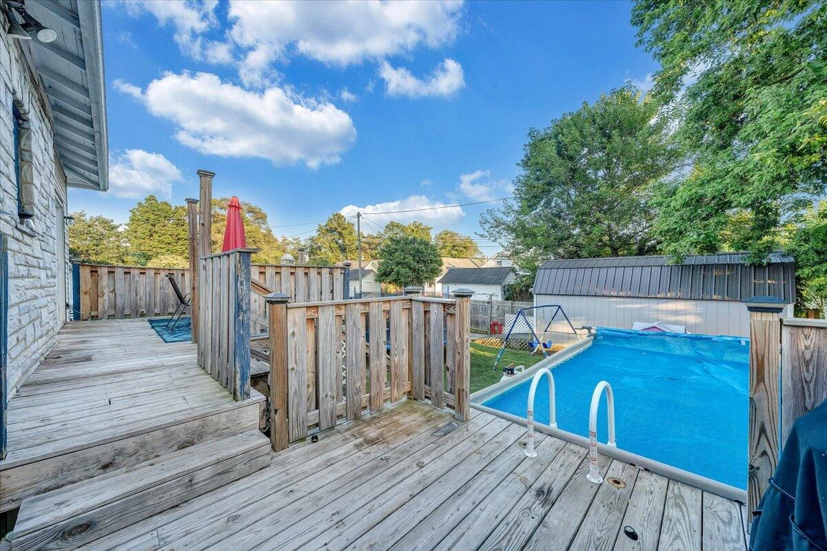 1109 Morehead AVE - Photo 31