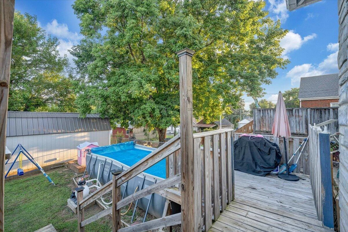 1109 Morehead AVE - Photo 32