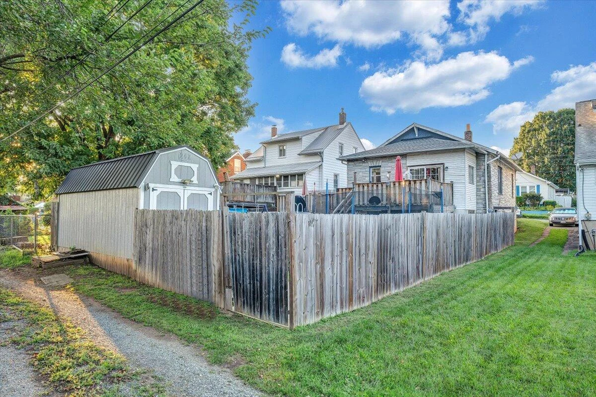 1109 Morehead AVE - Photo 35