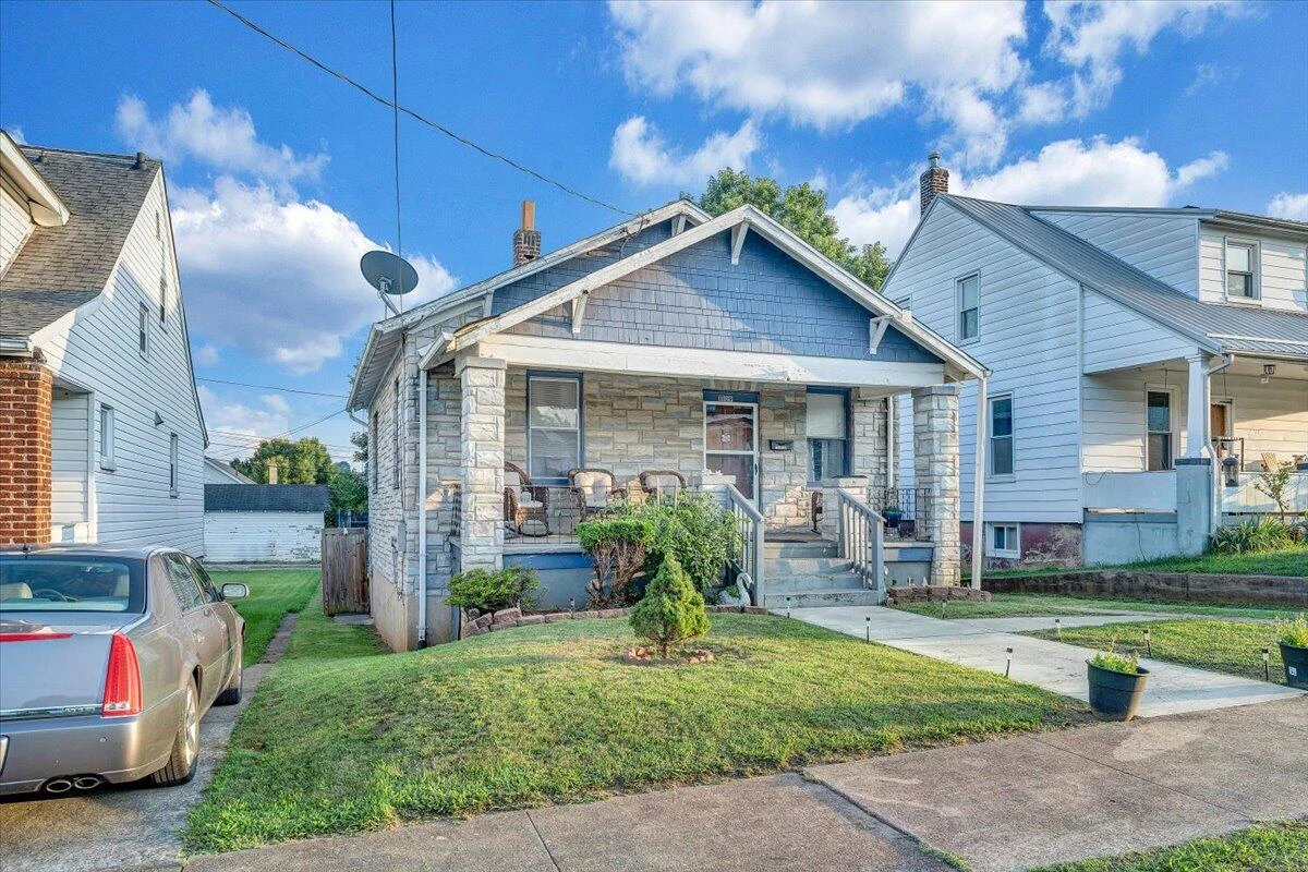 1109 Morehead AVE - Photo 38