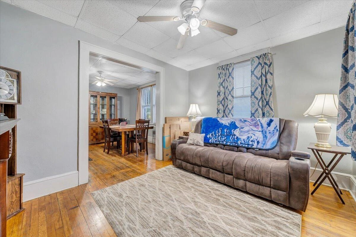 1109 Morehead AVE - Photo 5