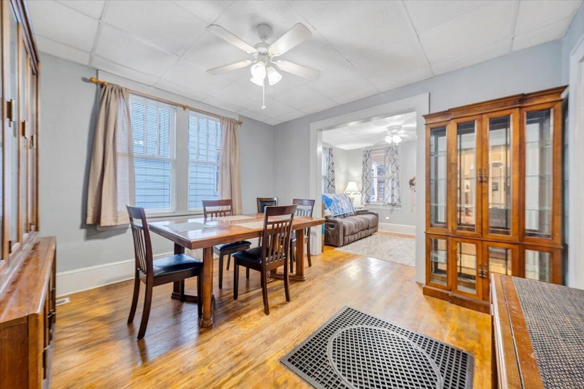 1109 Morehead AVE - Photo 7