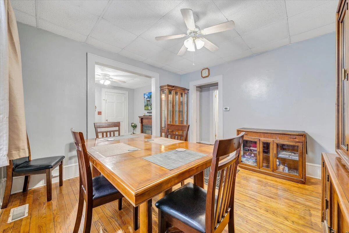 1109 Morehead AVE - Photo 8